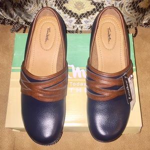 Thom McAn Pebbled Leather Casual Clogs - NWT